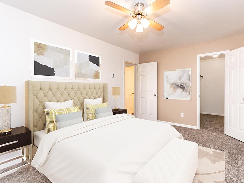 Bedroom with Ceiling Fan | Foxhill Apartments in Casper, WY