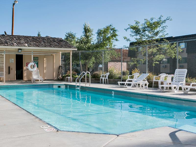 Swimming Pool | Foxhill Apartments in Casper, WY