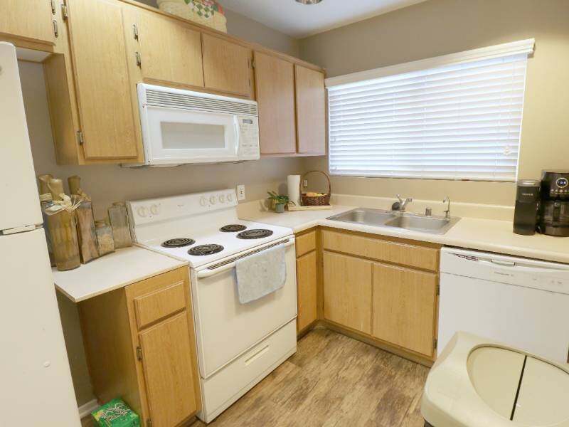 Clubhouse Kitchen | Seasons II Senior