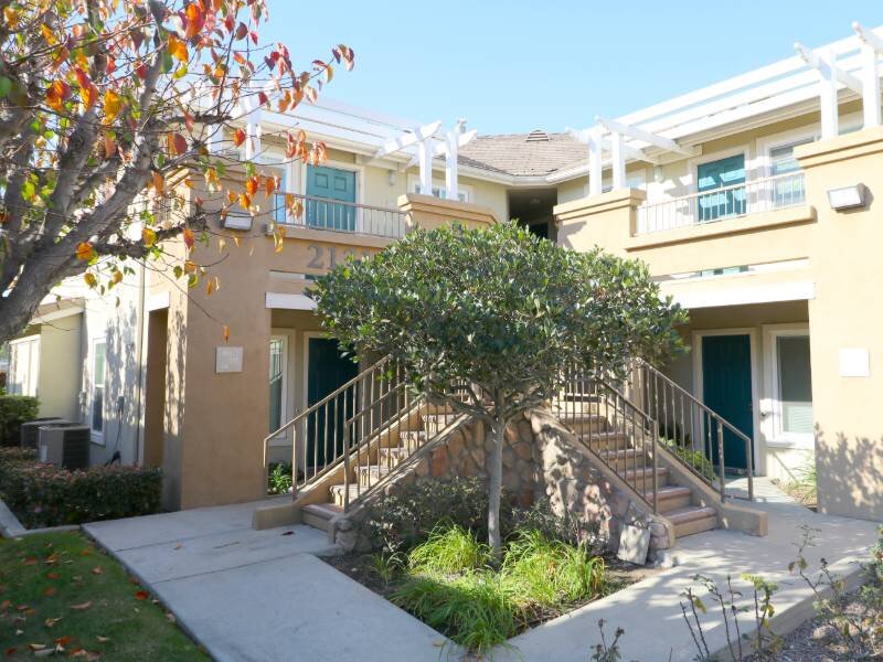 Apartment Exterior | Seasons II Senior