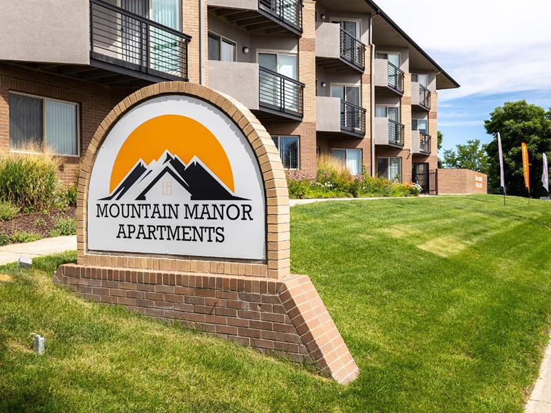 Apartment Sign | Mountain Manor