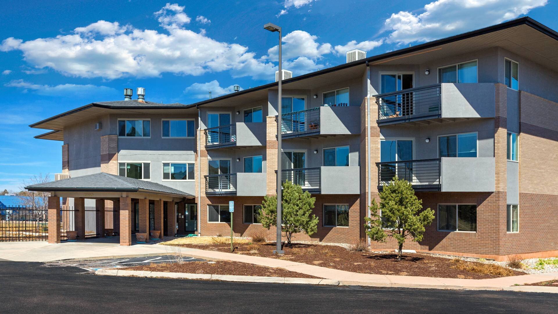 Mountain Manor Apartments in Colorado Springs, CO