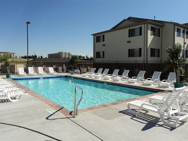 Swimming Pool | Sundance Apartments