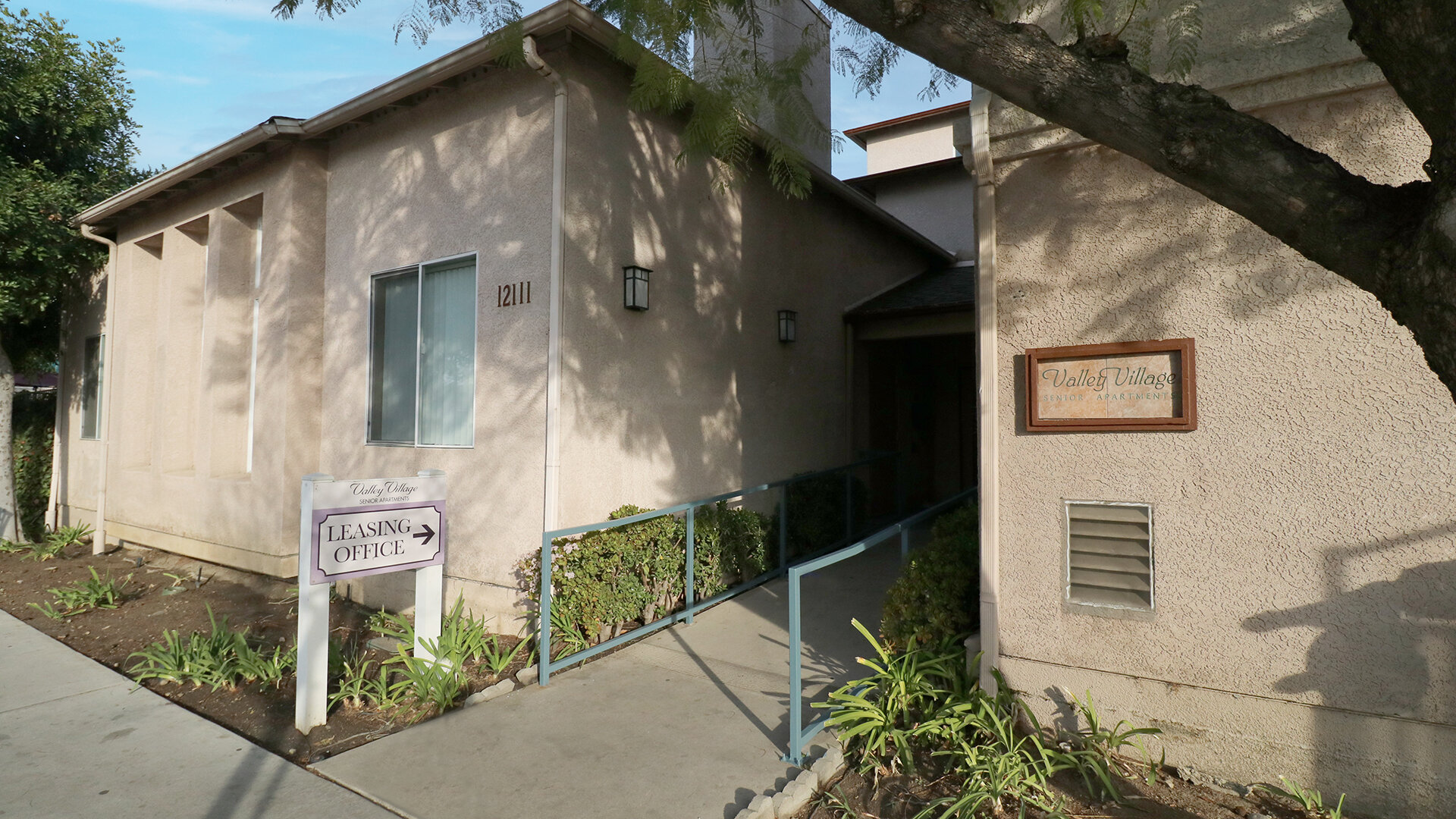 Valley Village Apartments in Los Angeles, CA