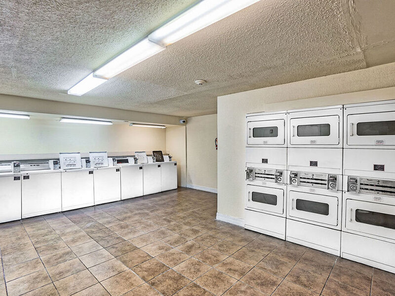 Laundry Facility | Silver Oaks