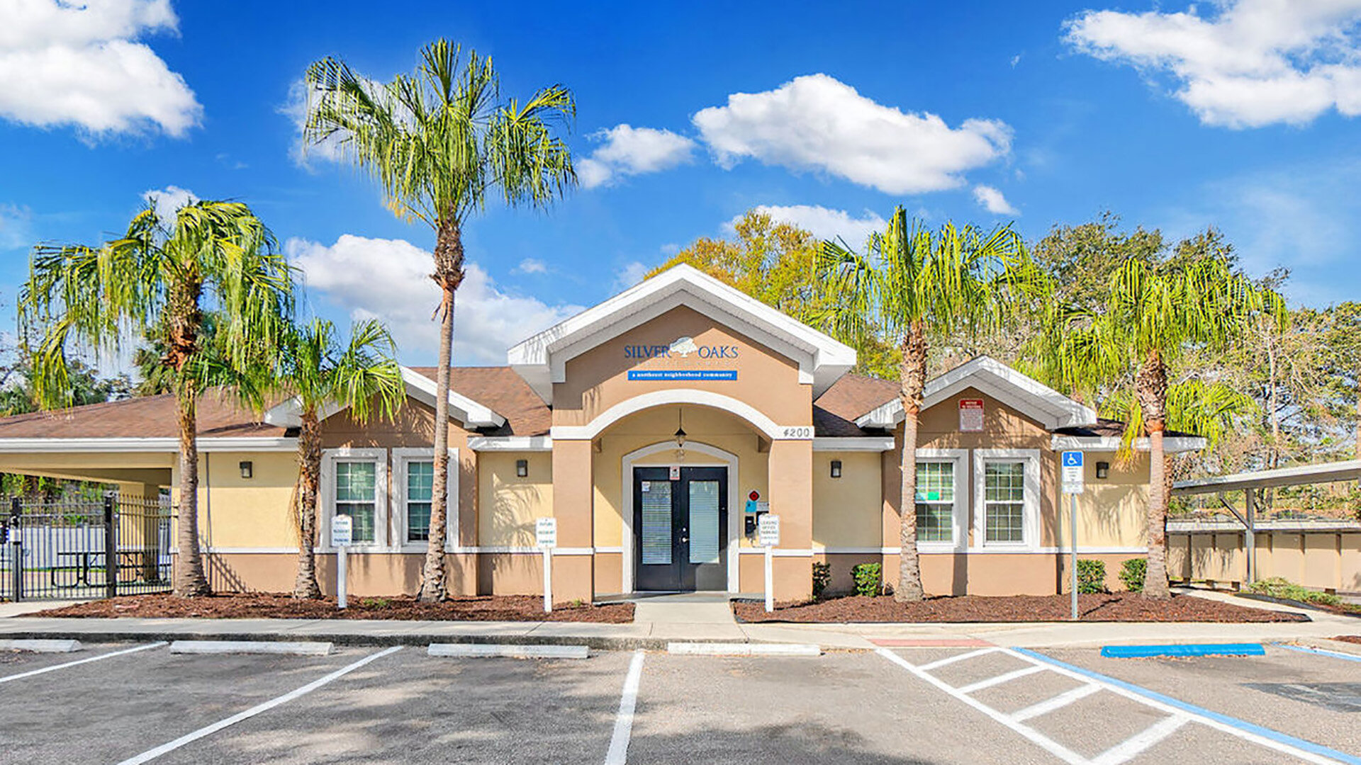 Silver Oaks Apartments in Tampa, FL
