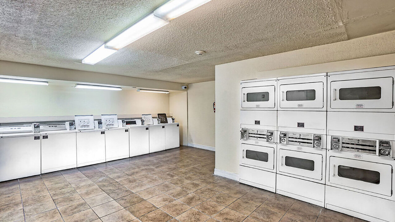 Silver Oaks Apartments Neighborhood