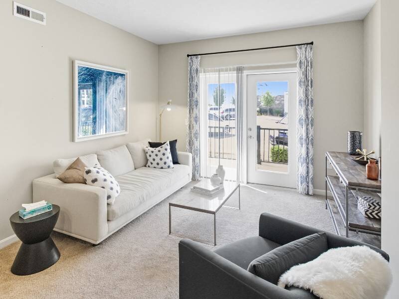 Living Room | The Monarch on East Broad Apartments
