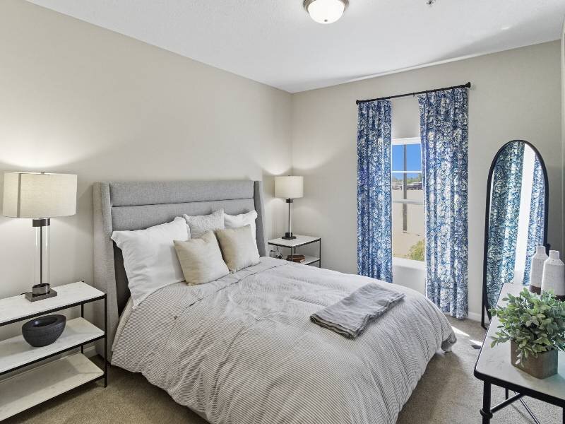 Bedroom | The Monarch on East Broad Apartments