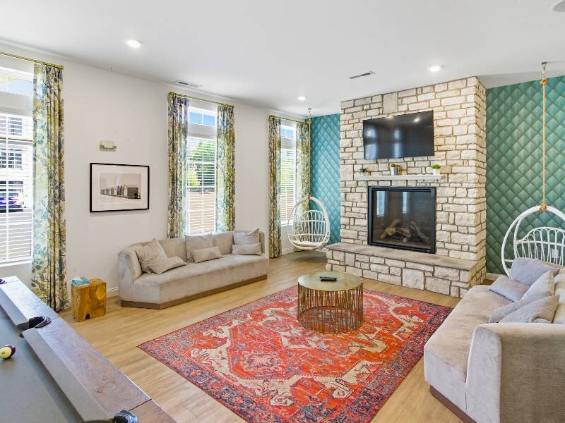 Resident Lounge | The Monarch on East Broad Apartments