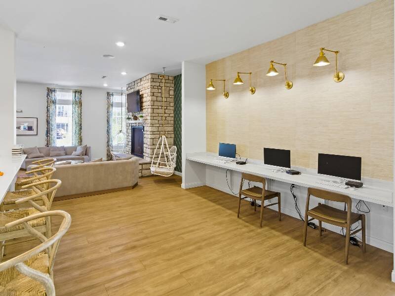 Business Center | The Monarch on East Broad Apartments