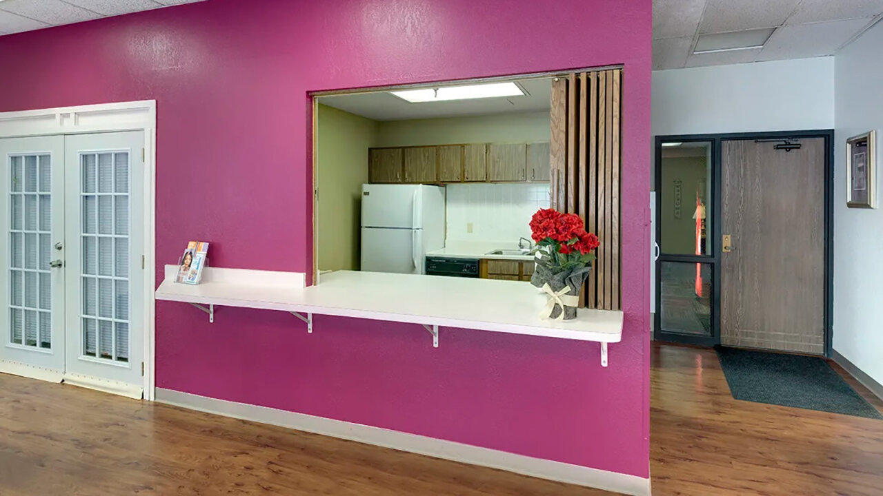 Lenox Place Apartments Neighborhood