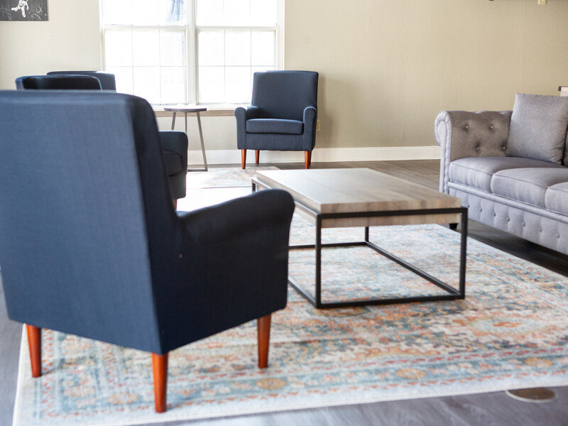 Clubhouse Seating | Vivo Living South Bend Apartments
