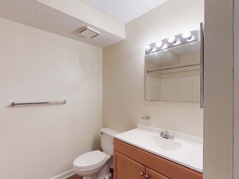 Bathroom | Holiday Cove in Forsyth, GA