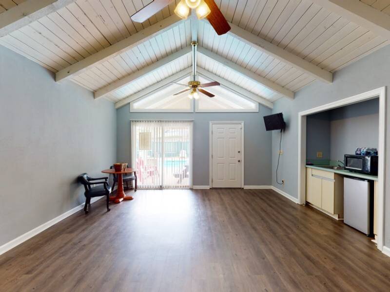 Interior | Holiday Cove