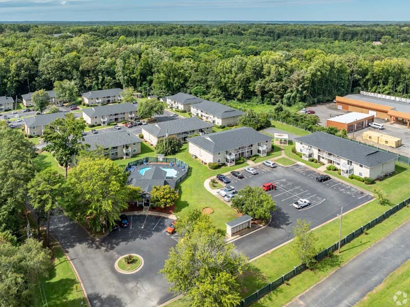 Apartments Near Me | Holiday Cove in Forsyth, GA