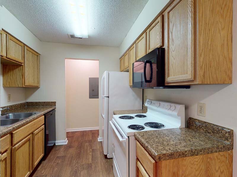 Fully Equipped Kitchen | Holiday Cove in Forsyth, GA