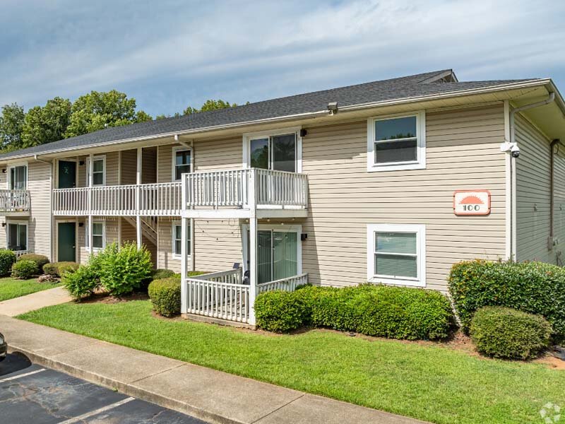 Exterior | Holiday Cove in Forsyth, GA