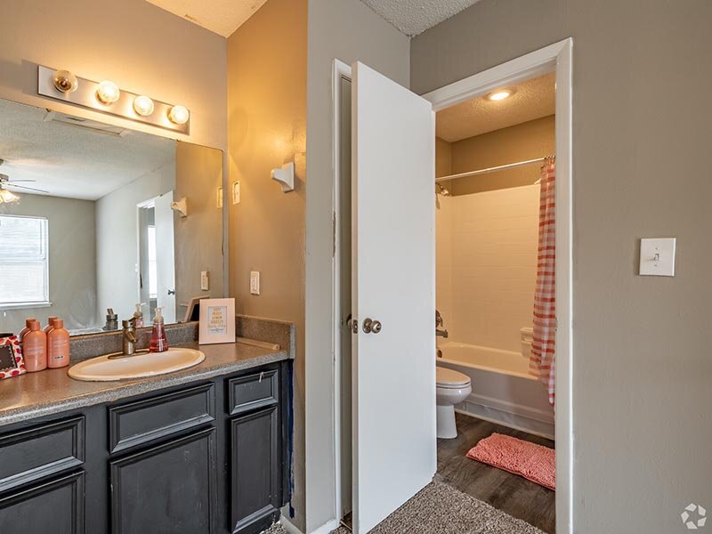 Large Bathroom | Timber Pointe