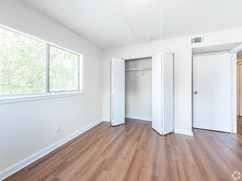 Large Rooms | The Regency Apartments