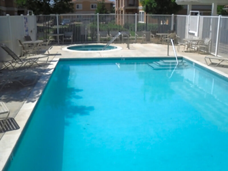 Swimming Pool and Spa | Valle Verde Apartments