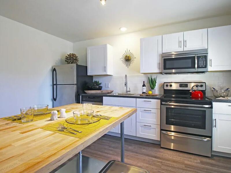 Fully Equipped Kitchen | 1133 West Fifth Apartments