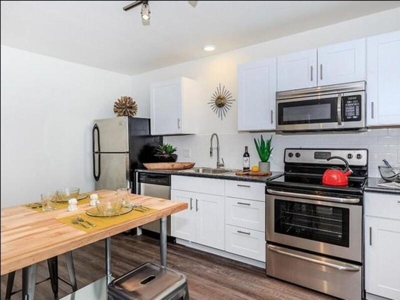 Beautiful Kitchen | 1133 West Fifth Apartments