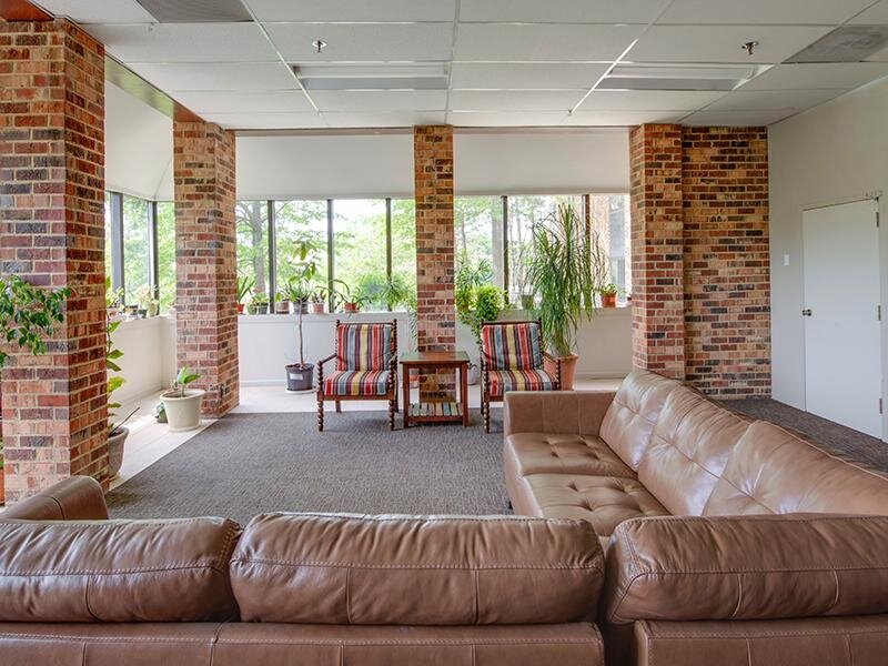 Seating Area | Lakeview Apartments