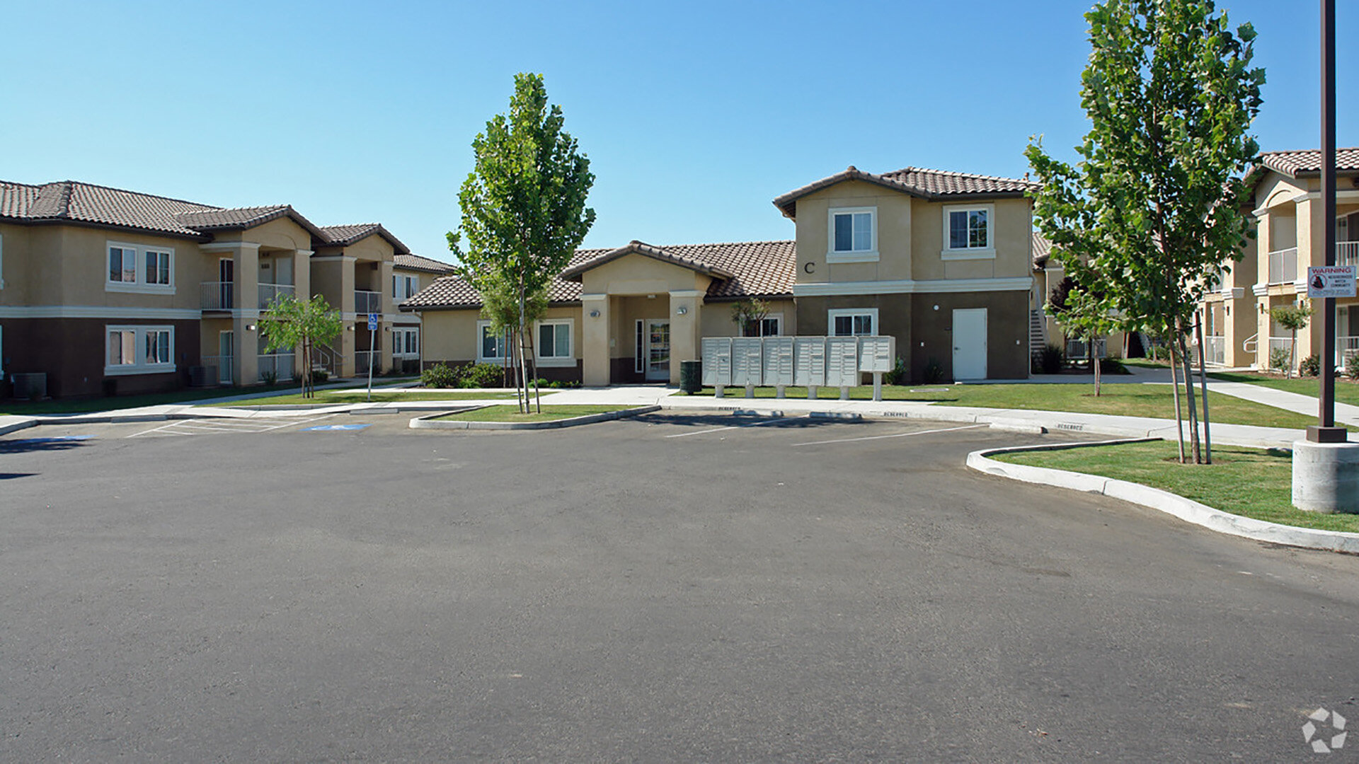 Tuolumne Village Apartments in Parlier, CA