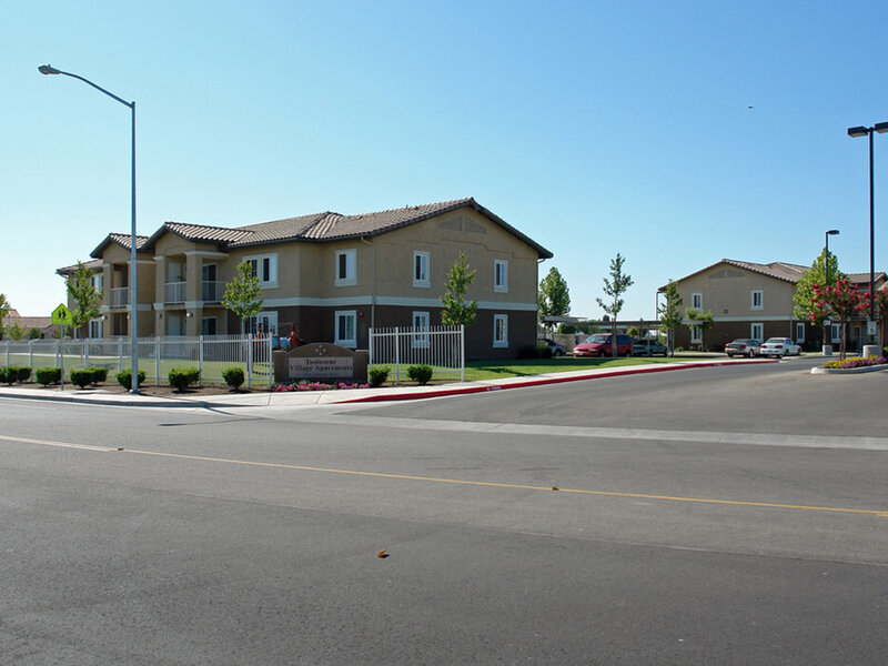Tuolumne Village Apartments in Parlier