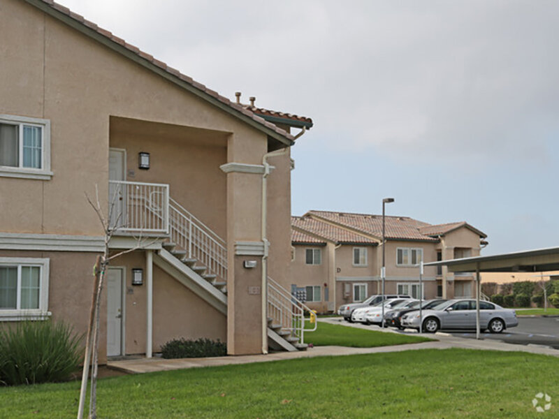 Apartment Exterior | Lindsay Family Apartments