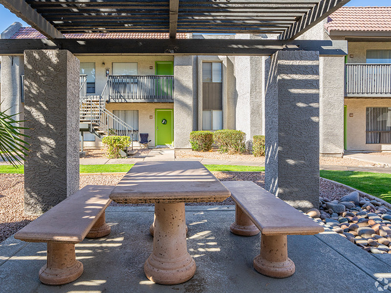 Exterior Dining | Willowcreek
