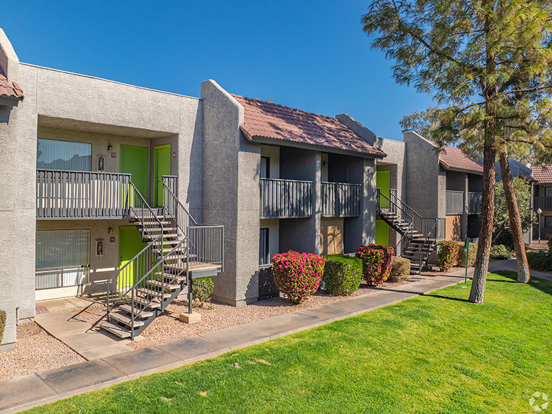 Exterior Complex | Willowcreek