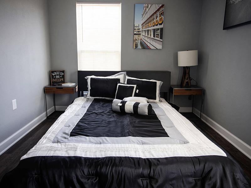 1, 2, & 3 Bedroom Apartments | Vesta Derby Oaks