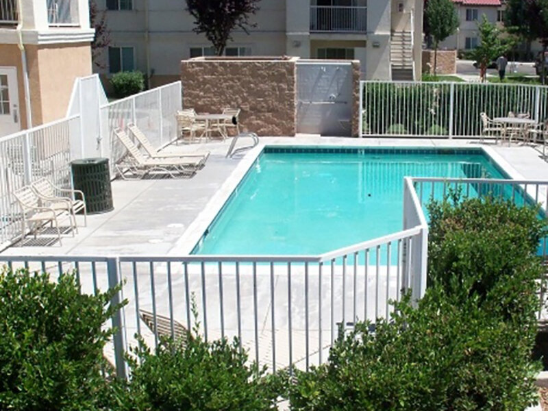 Swimming Pool | Sunny View Apartments