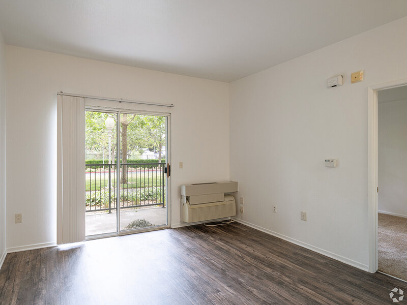 Front Room | Bay View Vista Senior Living