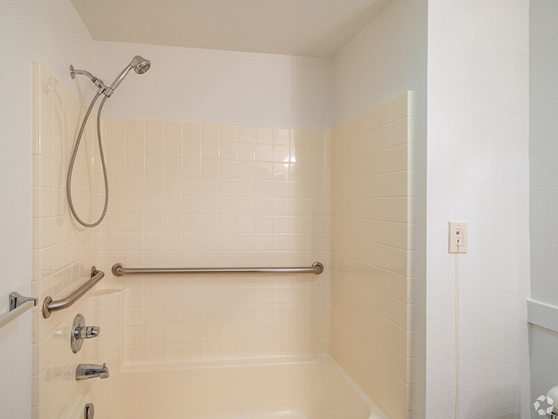 Shower/Tub | Bay View Vista Senior Living