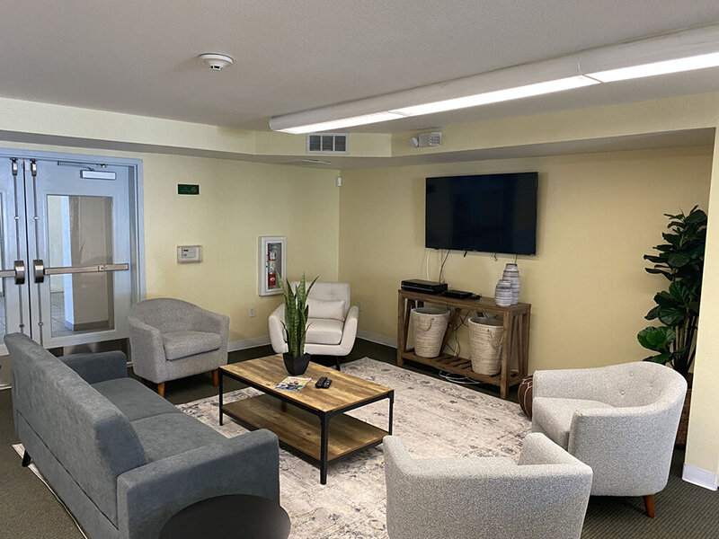 Community Lounge | Summercrest Villas