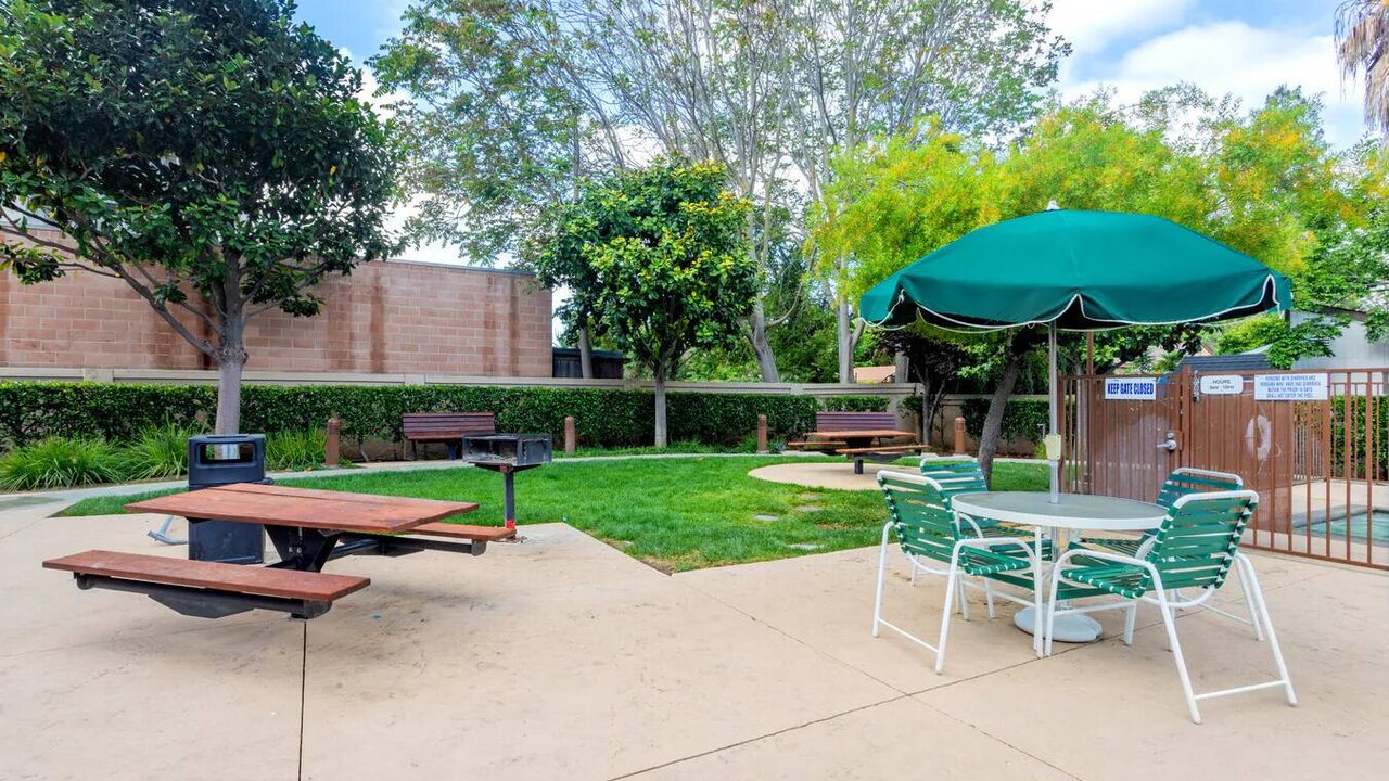 Summercrest Villas Apartments Neighborhood
