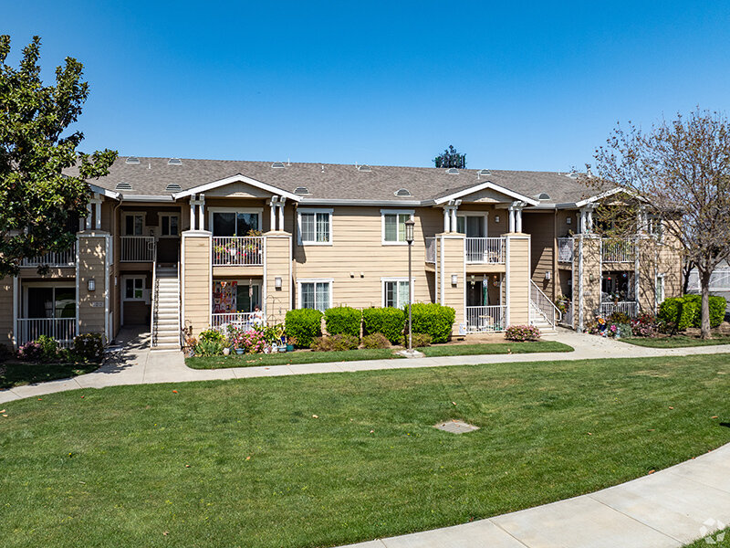 Exterior Grounds | Second Street Senior