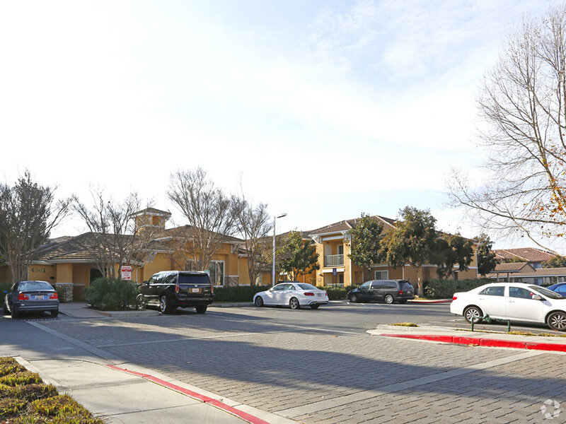 Exterior | Stonegate Apartments