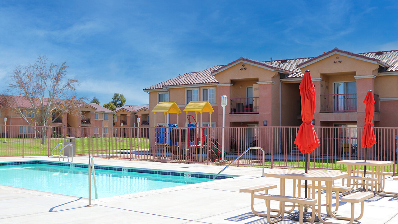 El Jardin Apartments Neighborhood