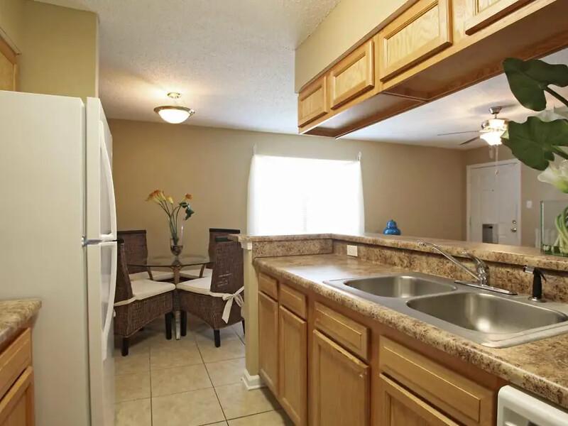 Kitchen and Dining Room | Autumn Trace Apartments in Pascagoula, MS
