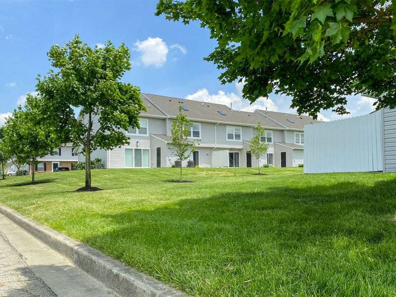 Apartment Exterior | Fairfield Lakes Townhomes