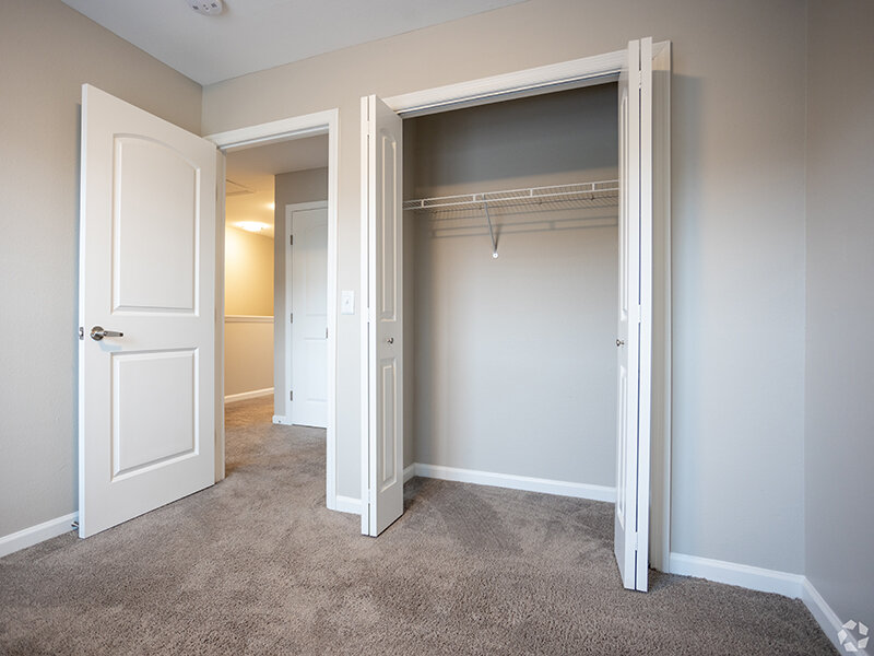 Closet | Fairfield Lakes