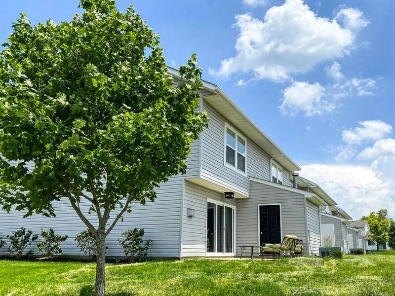 Building Exterior | Fairfield Lakes Townhomes