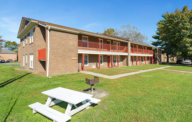 Tracks at Seymour Community Features