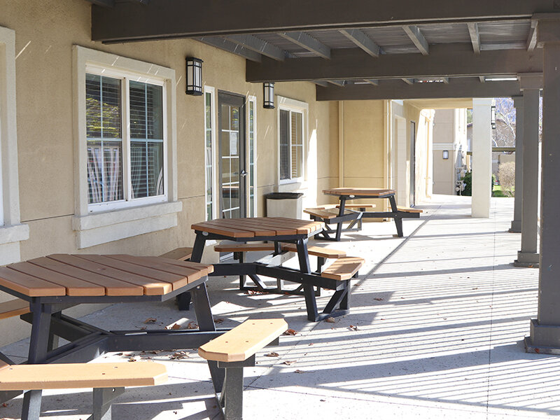 Exterior Dining | Summit Ridge