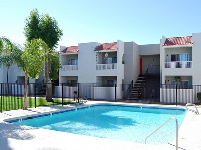 Apartments with a Pool in Glendale