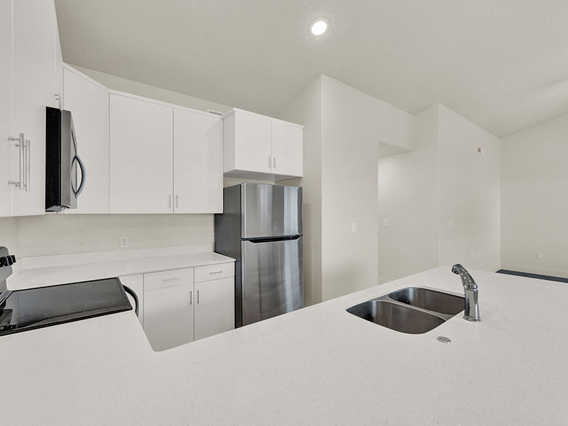Kitchen | Arrowhead Place Apartments in Payson